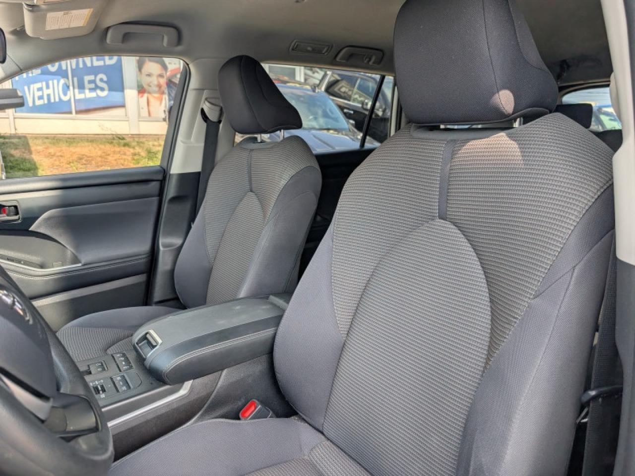2022 Toyota Highlander LE  **ADAP CC - BLIND SPOT** Photo
