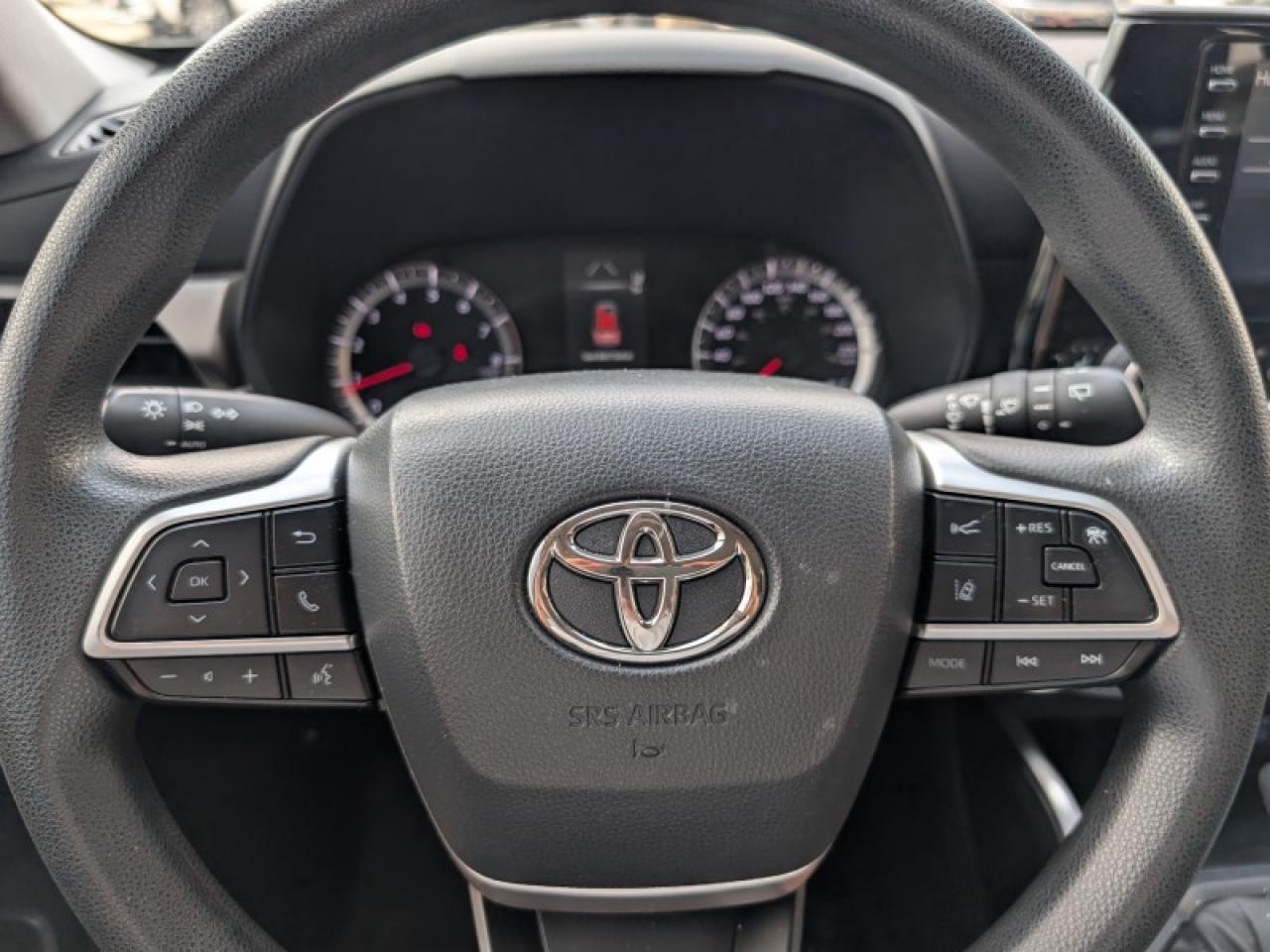 2022 Toyota Highlander LE  **ADAP CC - BLIND SPOT** Photo