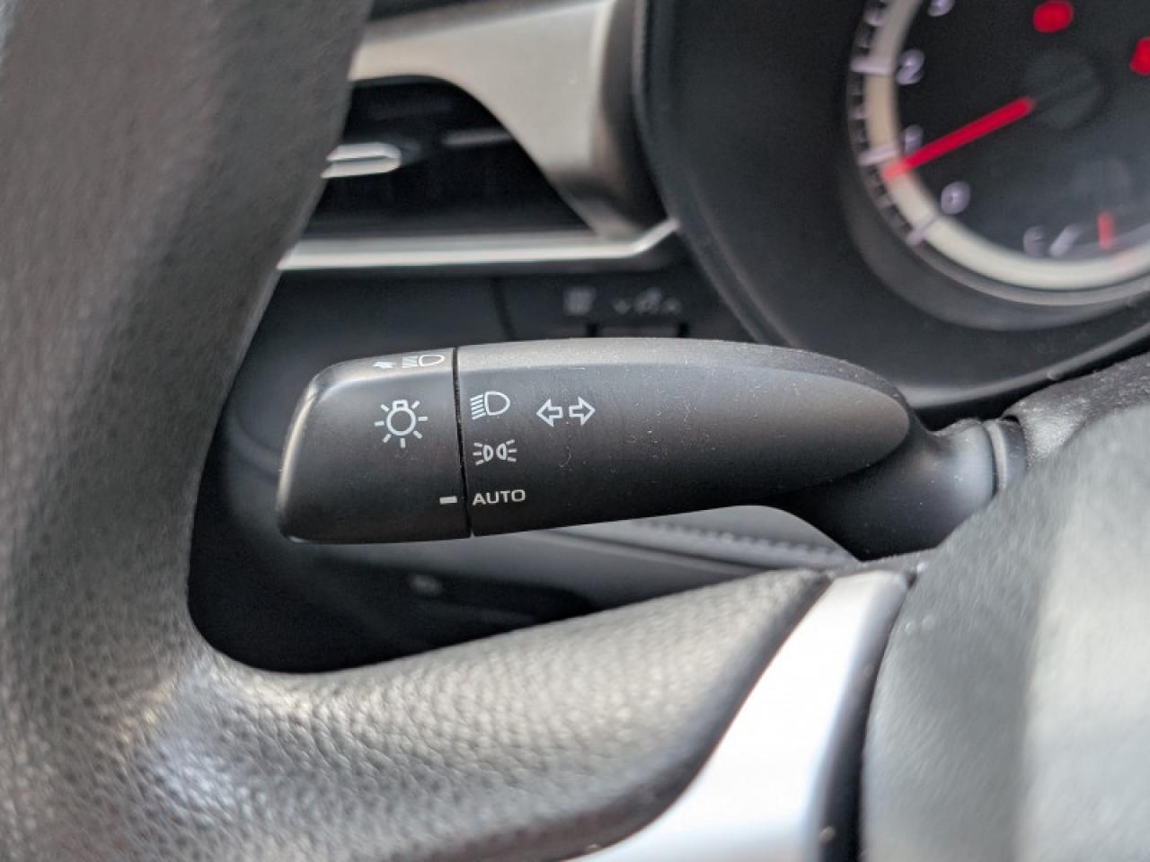 2022 Toyota Highlander LE  **ADAP CC - BLIND SPOT** Photo