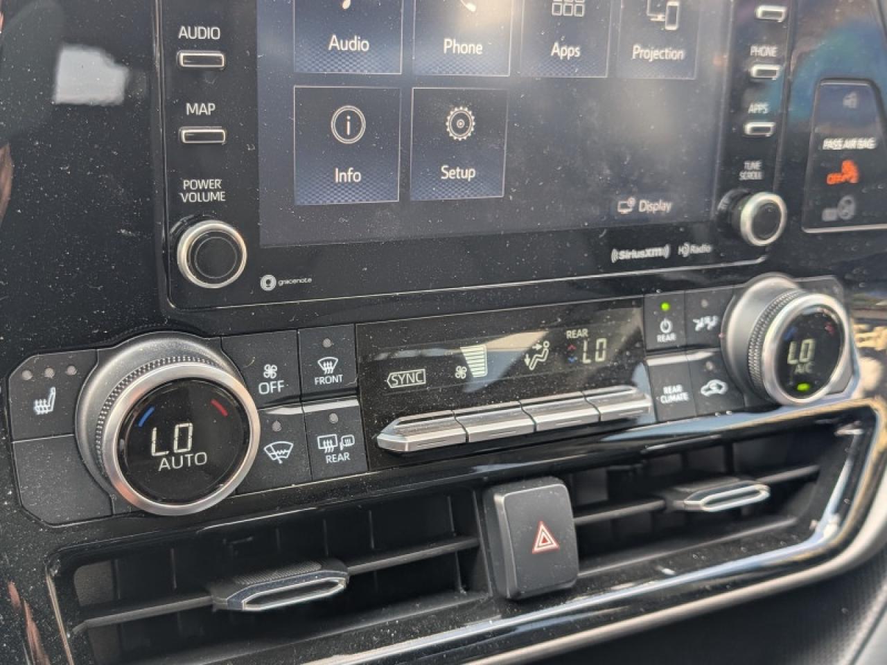2022 Toyota Highlander LE  **ADAP CC - BLIND SPOT** Photo