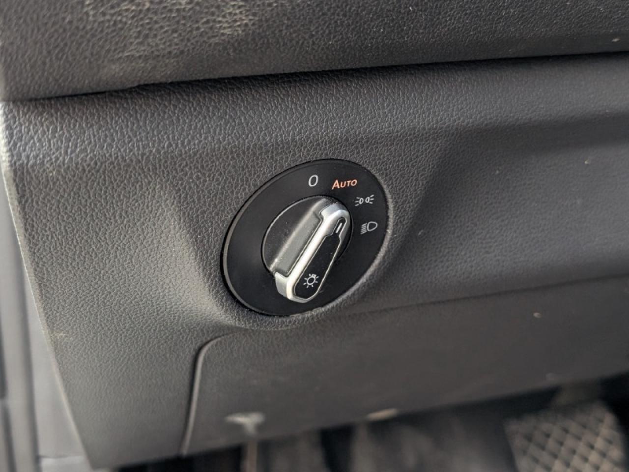 2021 Volkswagen Jetta Highline  **LEATHER - BLIND SPOT** Photo