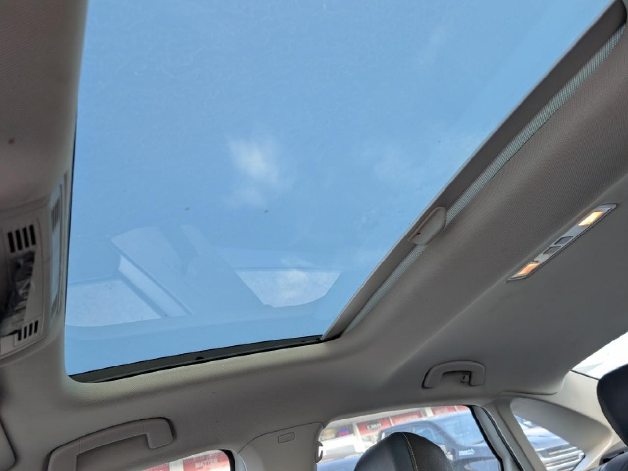 2021 Volkswagen Jetta Highline  **LEATHER - BLIND SPOT** Photo