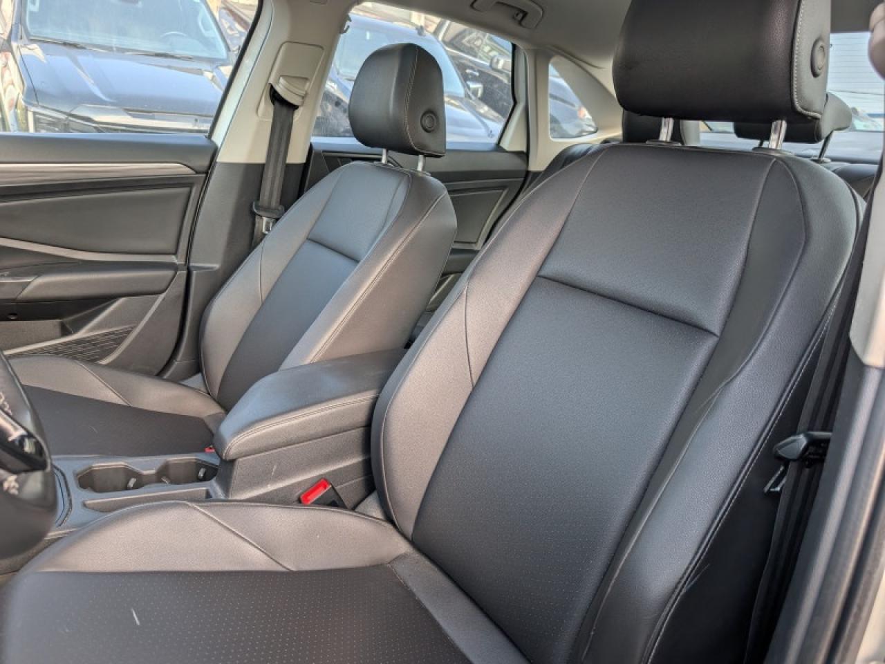 2021 Volkswagen Jetta Highline  **LEATHER - BLIND SPOT** Photo