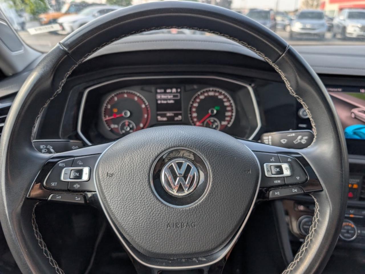 2021 Volkswagen Jetta Highline  **LEATHER - BLIND SPOT** Photo