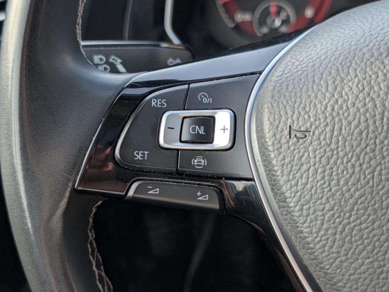 2021 Volkswagen Jetta Highline  **LEATHER - BLIND SPOT** Photo