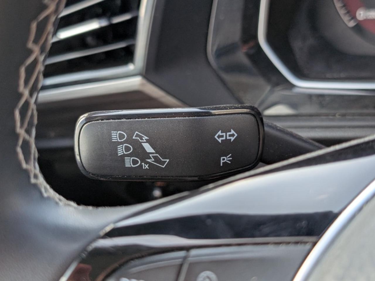 2021 Volkswagen Jetta Highline  **LEATHER - BLIND SPOT** Photo