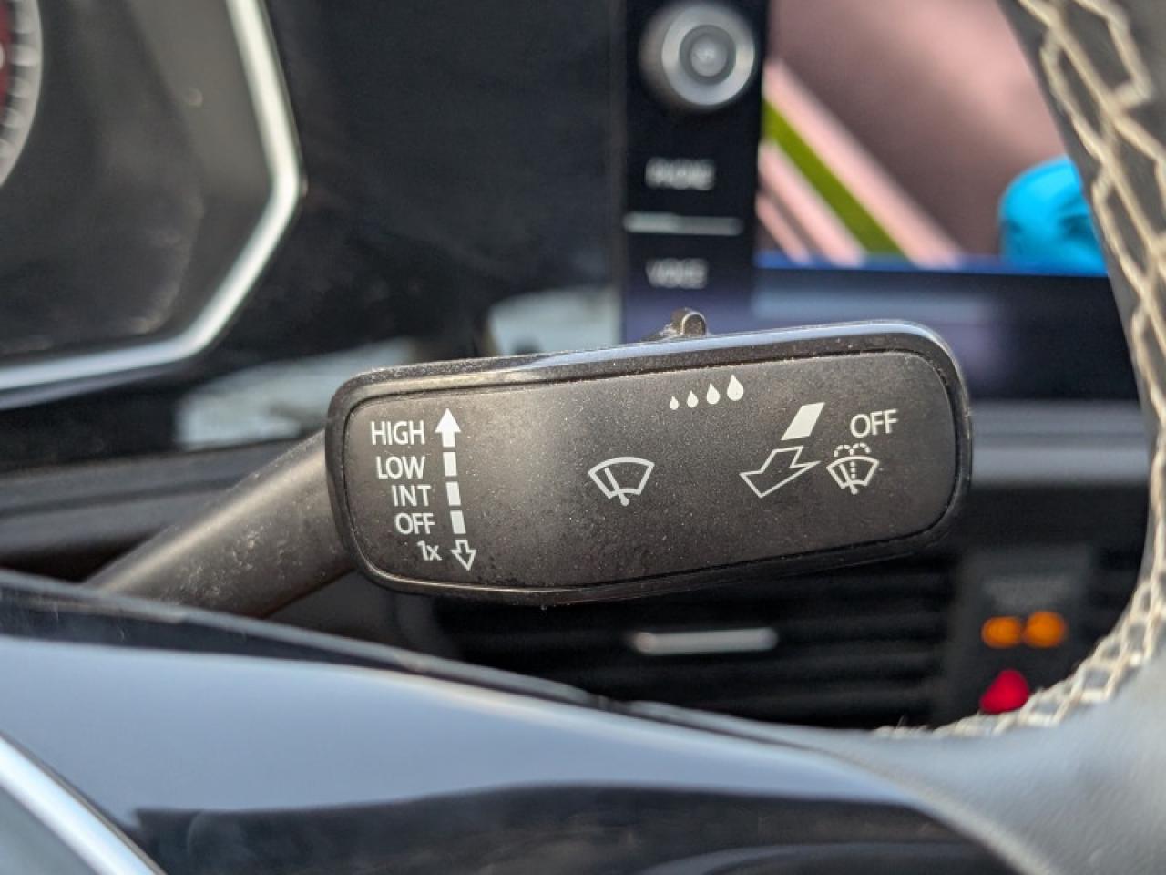 2021 Volkswagen Jetta Highline  **LEATHER - BLIND SPOT** Photo