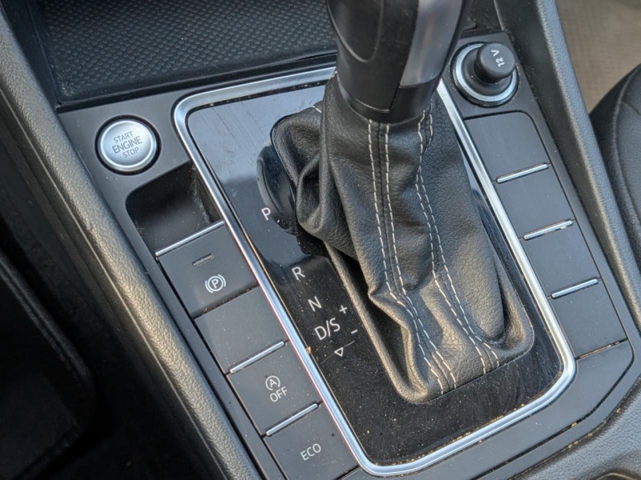 2021 Volkswagen Jetta Highline  **LEATHER - BLIND SPOT** Photo