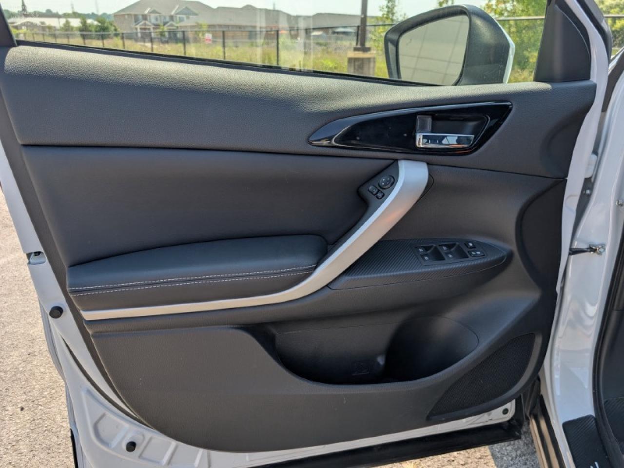 2022 Mitsubishi Eclipse Cross GT  **VERY LOW MILEAGE** Photo