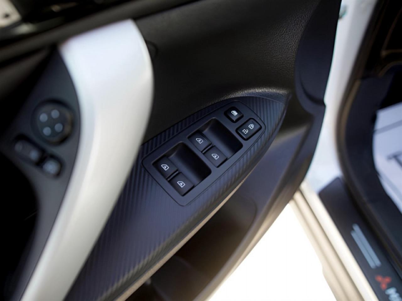 2022 Mitsubishi Eclipse Cross GT  **VERY LOW MILEAGE** Photo