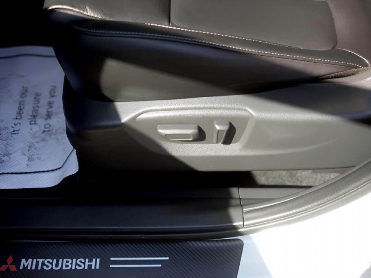 2022 Mitsubishi Eclipse Cross GT  **VERY LOW MILEAGE** Photo