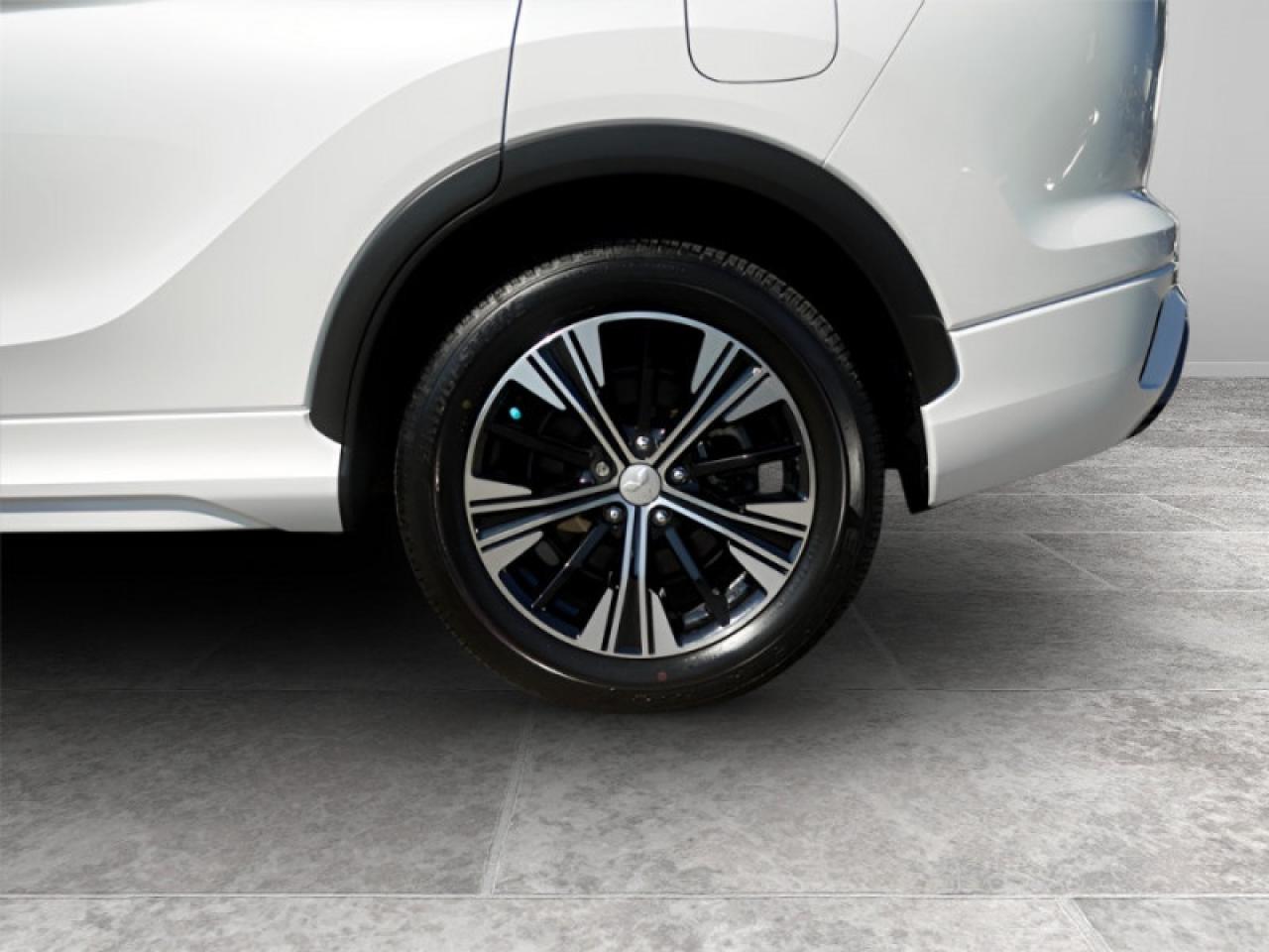 2022 Mitsubishi Eclipse Cross GT  **VERY LOW MILEAGE** Photo