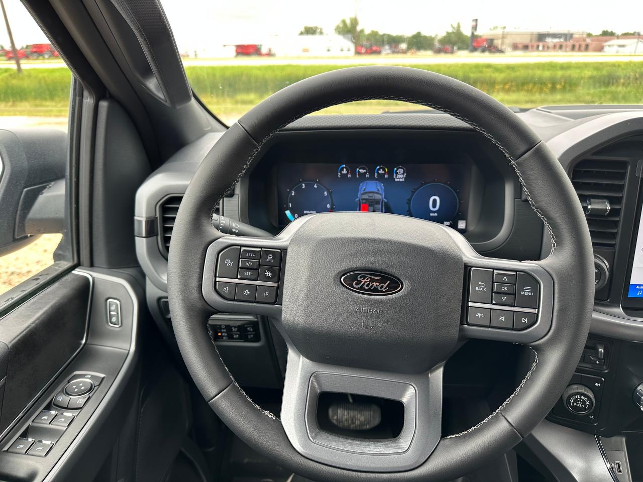 2025 Ford F-150 XLT 4WD SuperCrew 5.5' Box 302A Photo5
