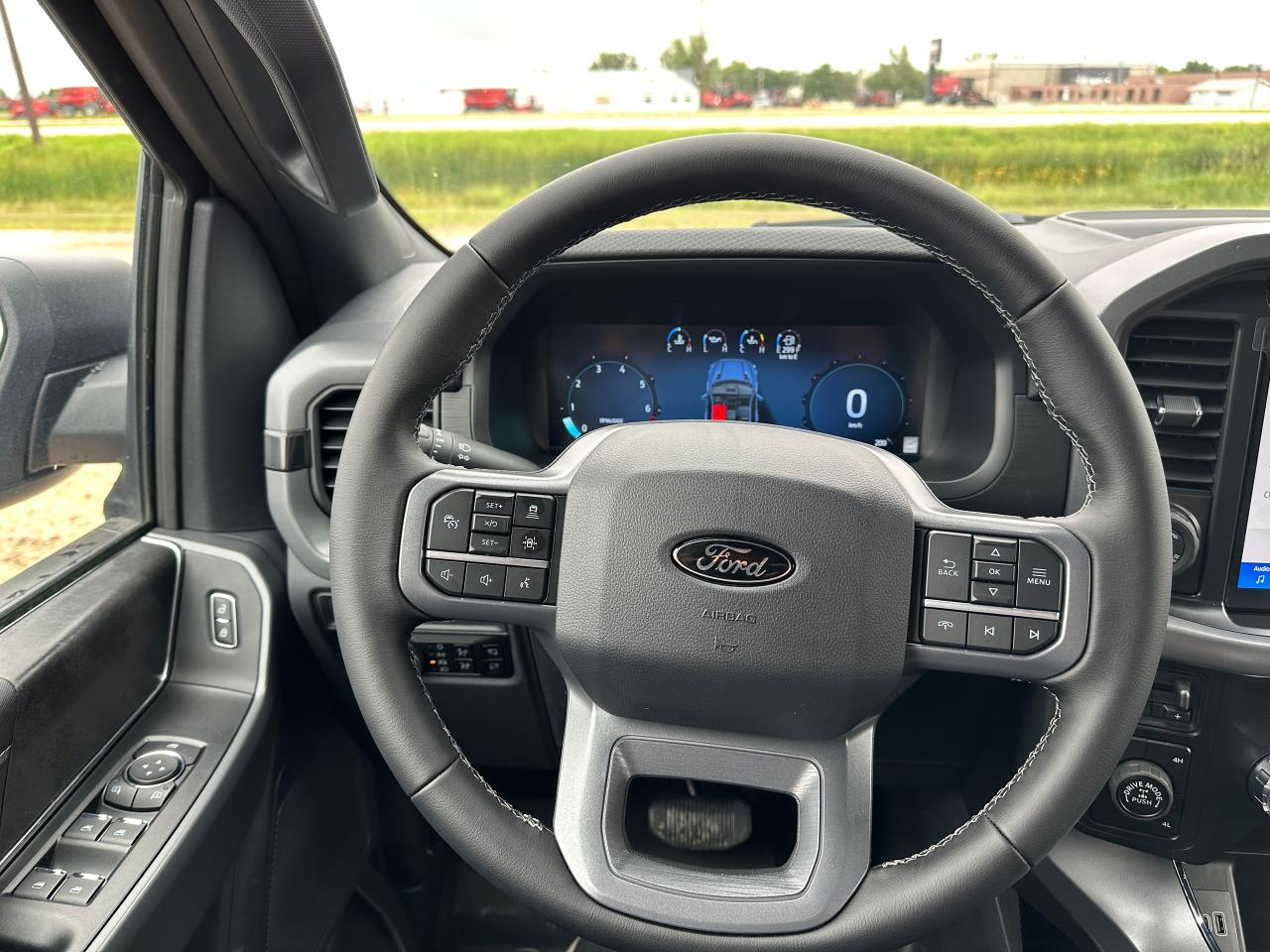2025 Ford F-150 XLT 4WD SuperCrew 5.5' Box 302A Photo5