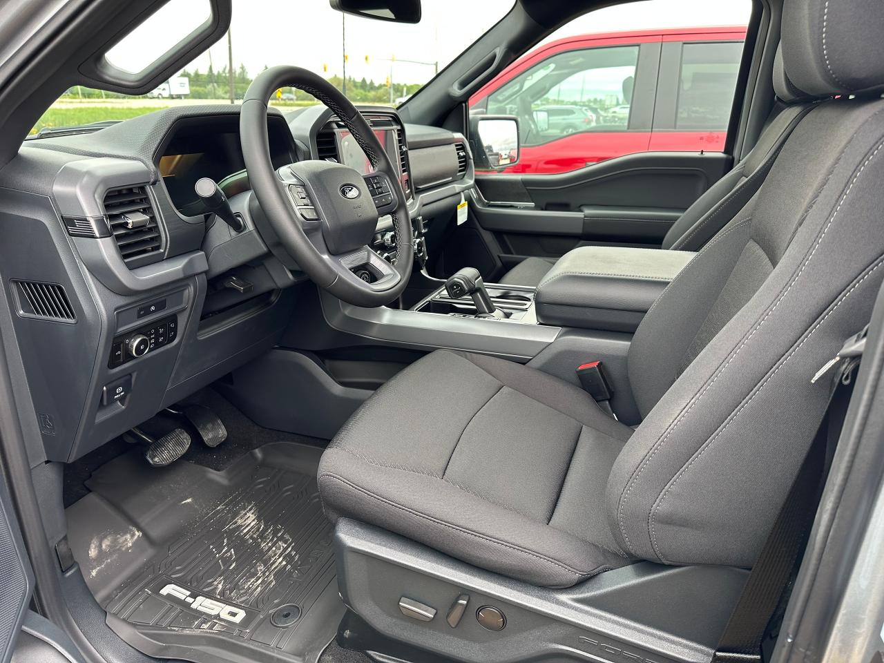 2025 Ford F-150 XLT 4WD SuperCrew 5.5' Box 302A Photo5