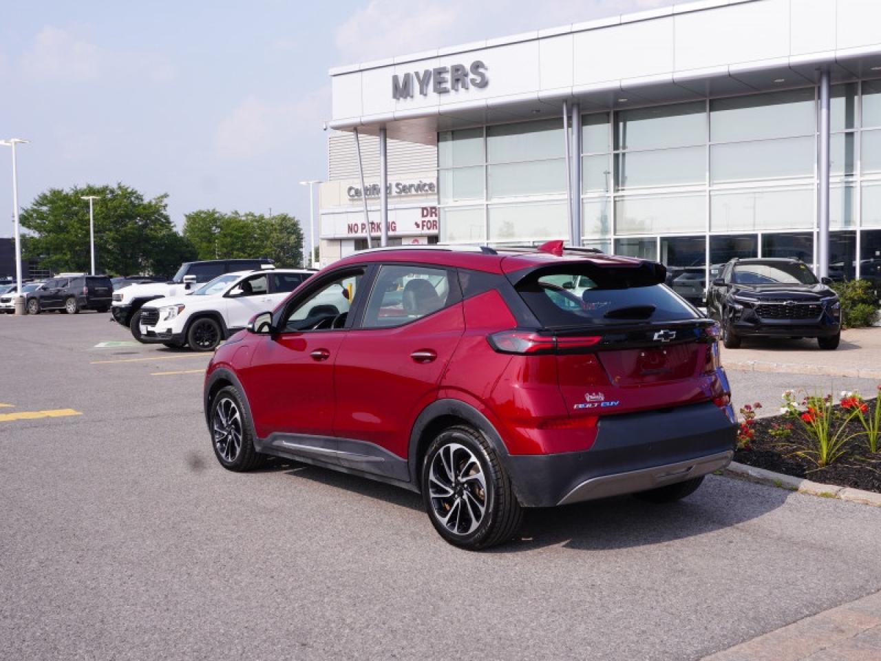 2022 Chevrolet Bolt EUV Premier  -  Fast Charging Photo2