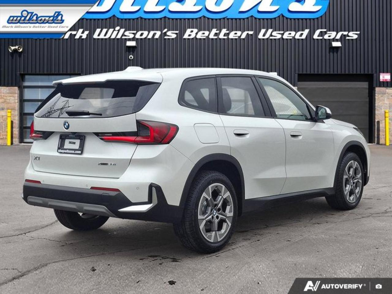 2024 BMW X1 xDrive28i AWD | Leather | Pano Roof | Heated Seats + Steering | Power Liftgate | Navi | and More ! Photo4