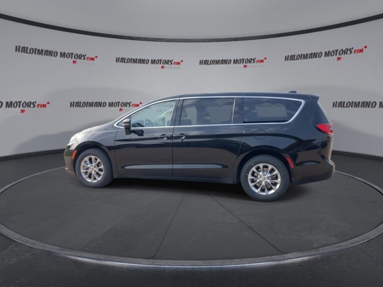 2023 Chrysler Pacifica Touring L | AWD | Leather | Heated Seats Photo4