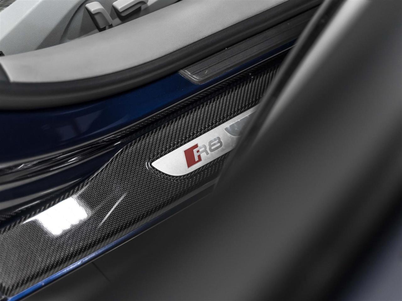 2014 Audi R8 4.2L V8|SPYDER|CARBON|B&O|REARCAM|APPLE CARPLAY Photo