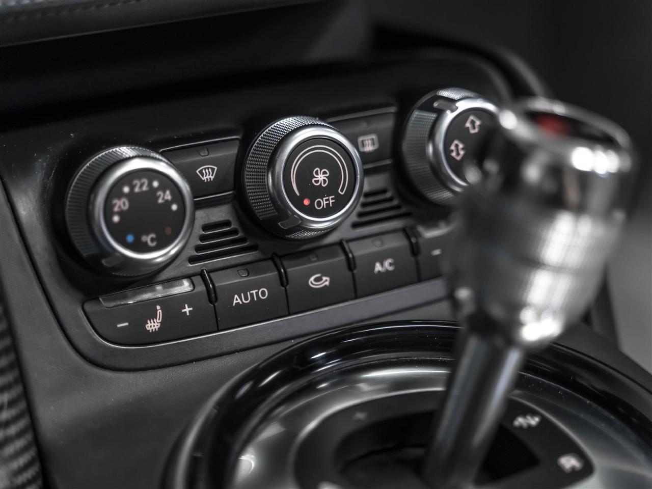 2014 Audi R8 2 YEAR 40,000 WARRANTY *** 4.2L V8|SPYDER|CARBON|B&O|REARCAM|APPLE CARPLAY Photo