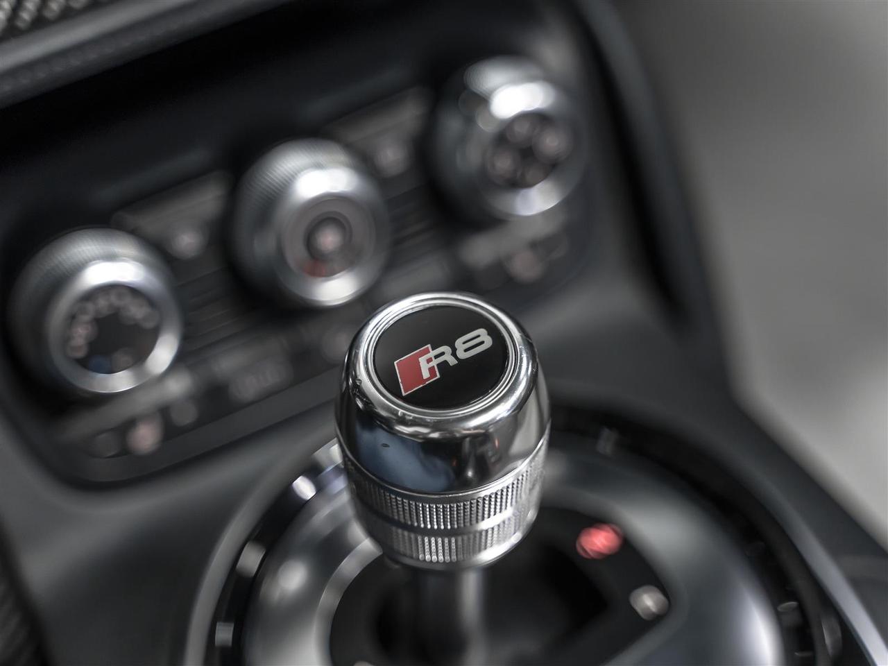 2014 Audi R8 2 YEAR 40,000 WARRANTY *** 4.2L V8|SPYDER|CARBON|B&O|REARCAM|APPLE CARPLAY Photo