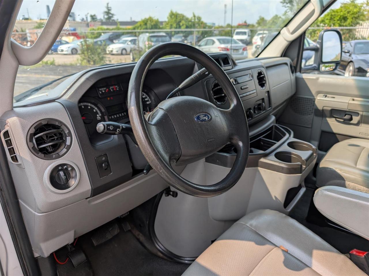 2014 Ford E450 16 FT CARGO - RAMP - LEATHER