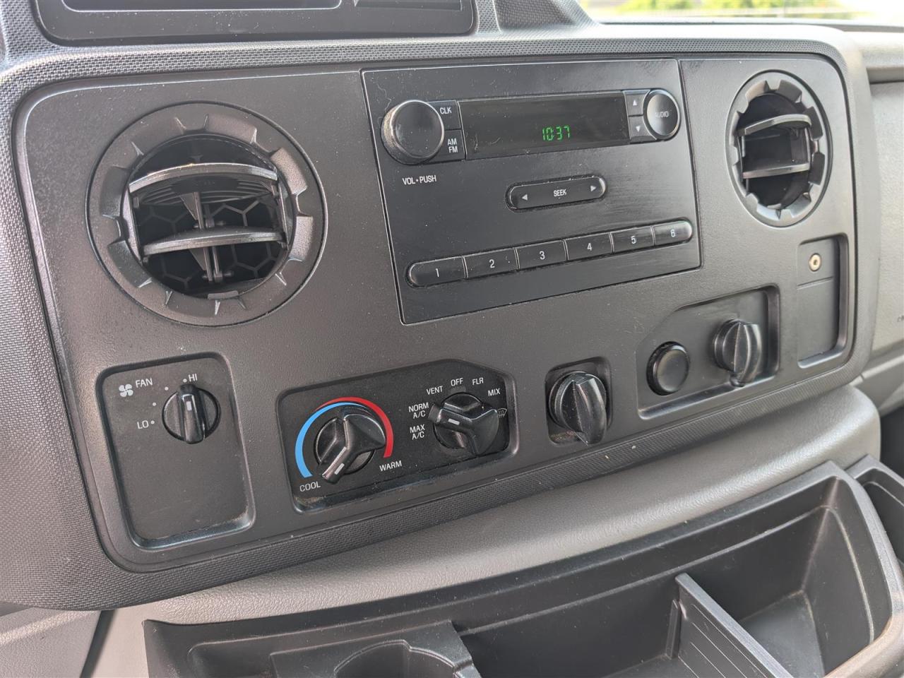 2014 Ford E450 16 FT CARGO - RAMP - LEATHER