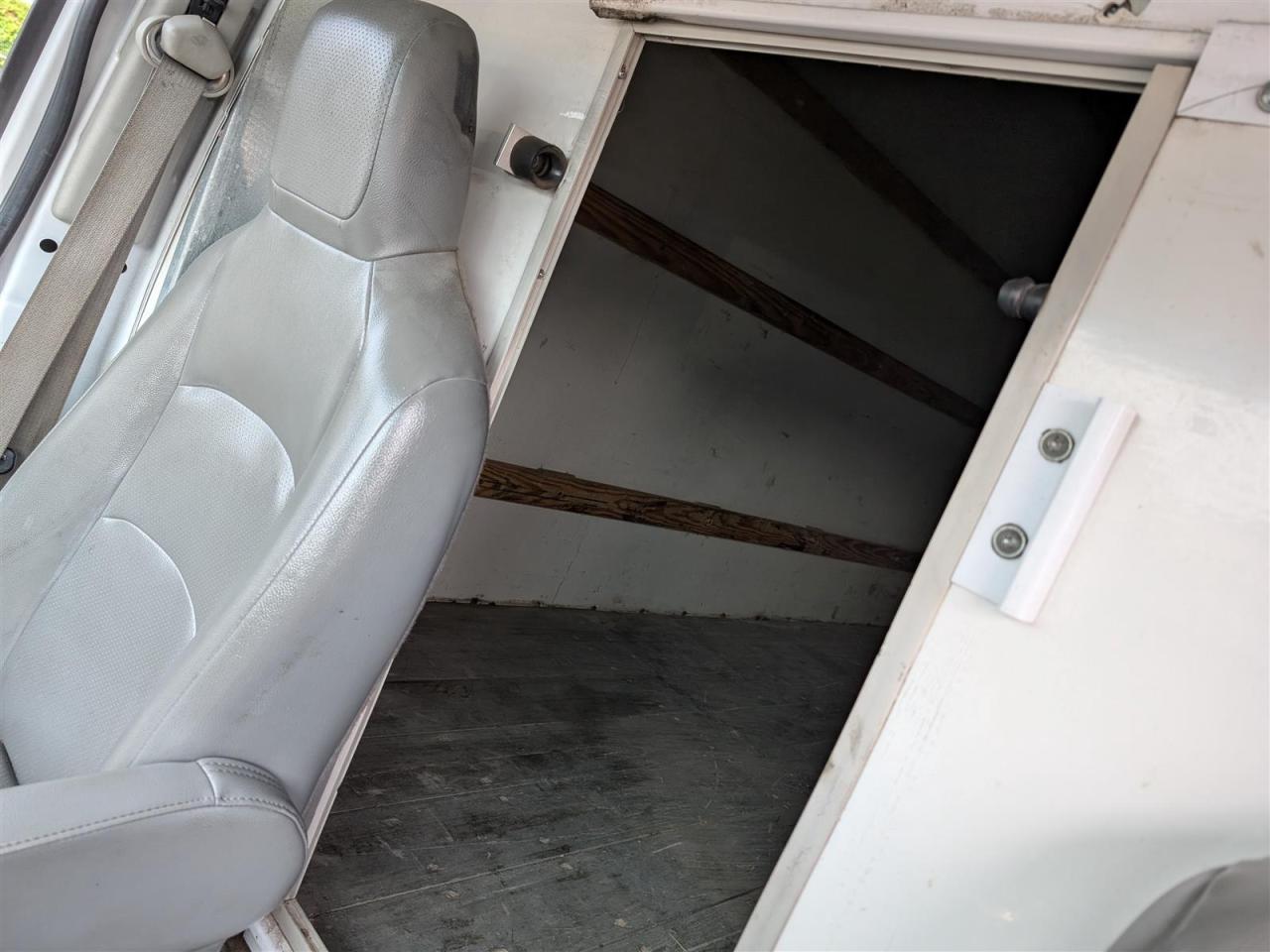 2014 Ford E450 16 FT CARGO - RAMP - LEATHER