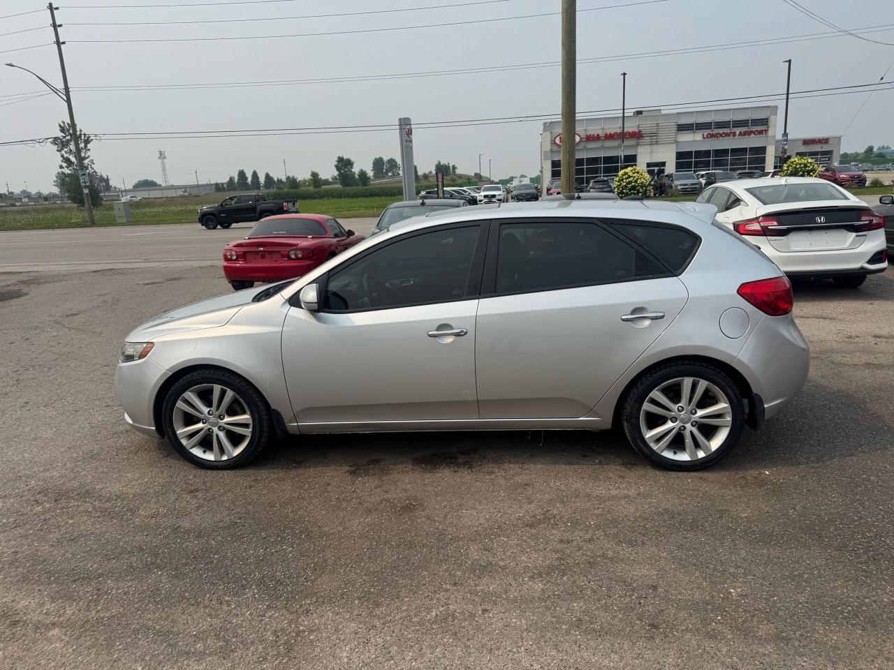 2011 Kia Forte5 SX, AUTO, HATCH, ONLY 65KMS, CERTIFIED - Photo #2