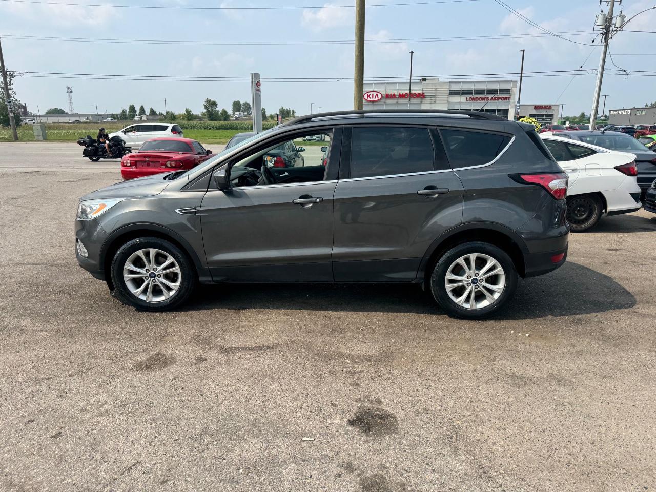 2017 Ford Escape SE, AUTO, ONLY 123KMS, 4 CYL, CERTIFIED - Photo #2