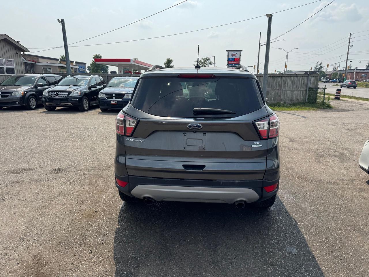 2017 Ford Escape SE, AUTO, ONLY 123KMS, 4 CYL, CERTIFIED Photo