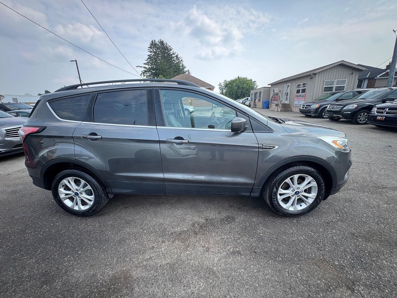 2017 Ford Escape SE, AUTO, ONLY 123KMS, 4 CYL, CERTIFIED Photo