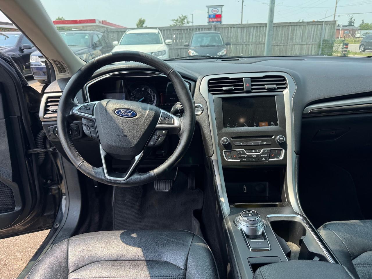 2017 Ford Fusion SE, LEATHER, SUNROOF, ALLOYS, 4 CYL, LOADED, CERT - Photo #13