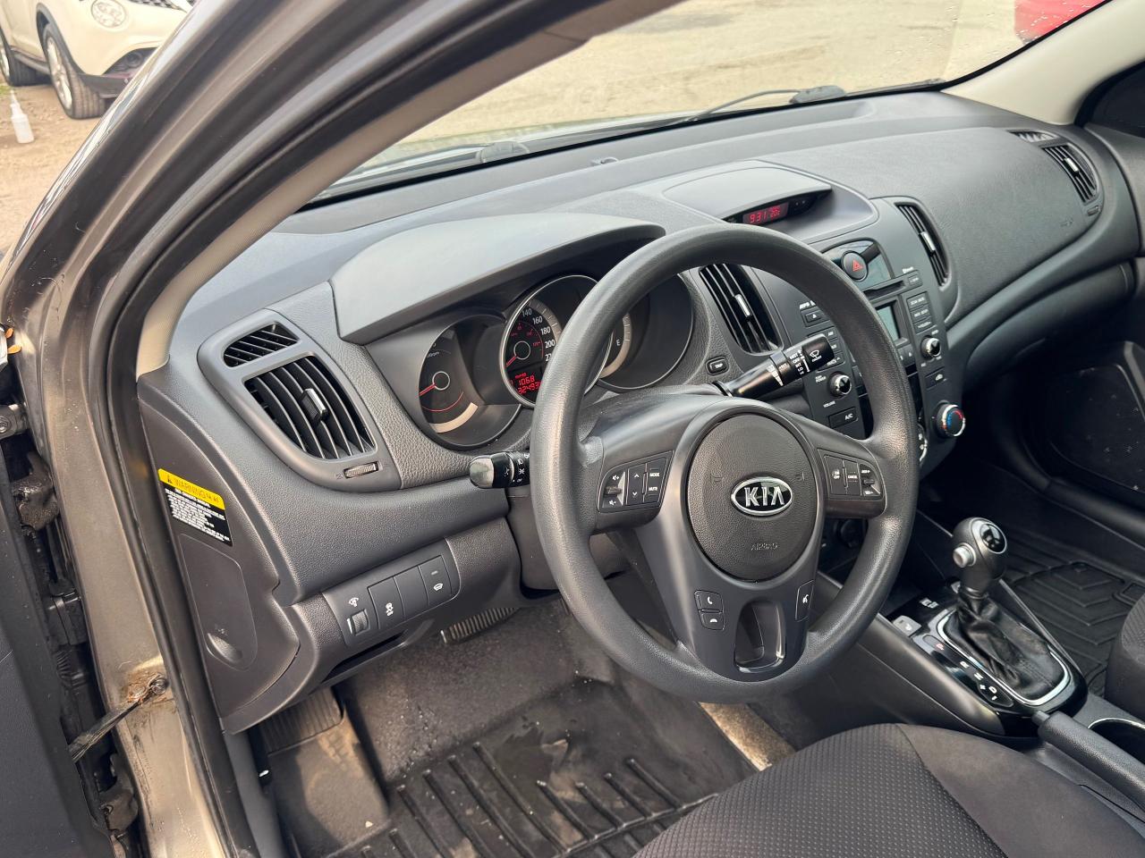 2012 Kia Forte EX, SUNROOF, AUTO, 4 CYL, AS IS SPECIAL - Photo #10