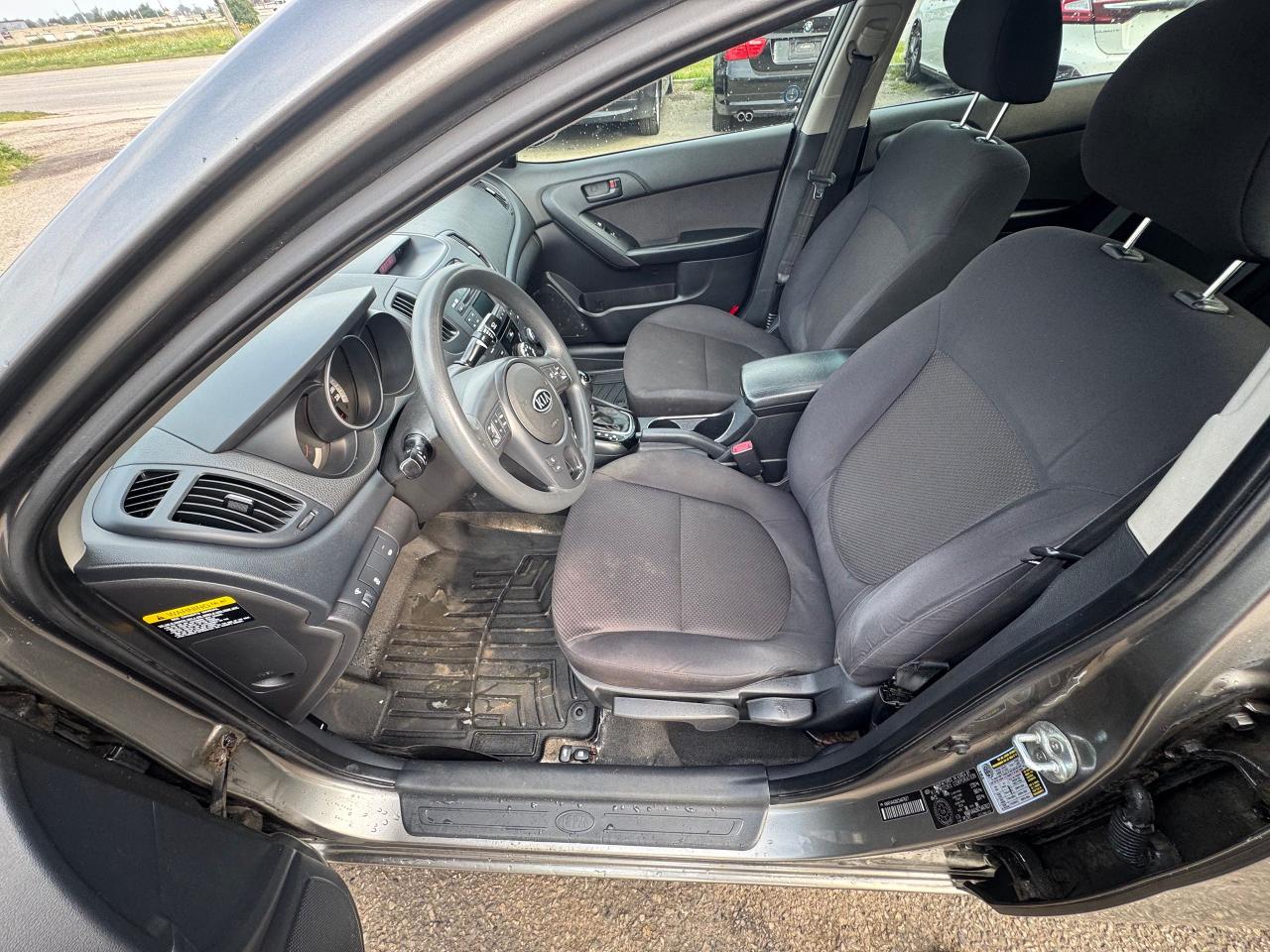 2012 Kia Forte EX, SUNROOF, AUTO, 4 CYL, AS IS SPECIAL - Photo #11