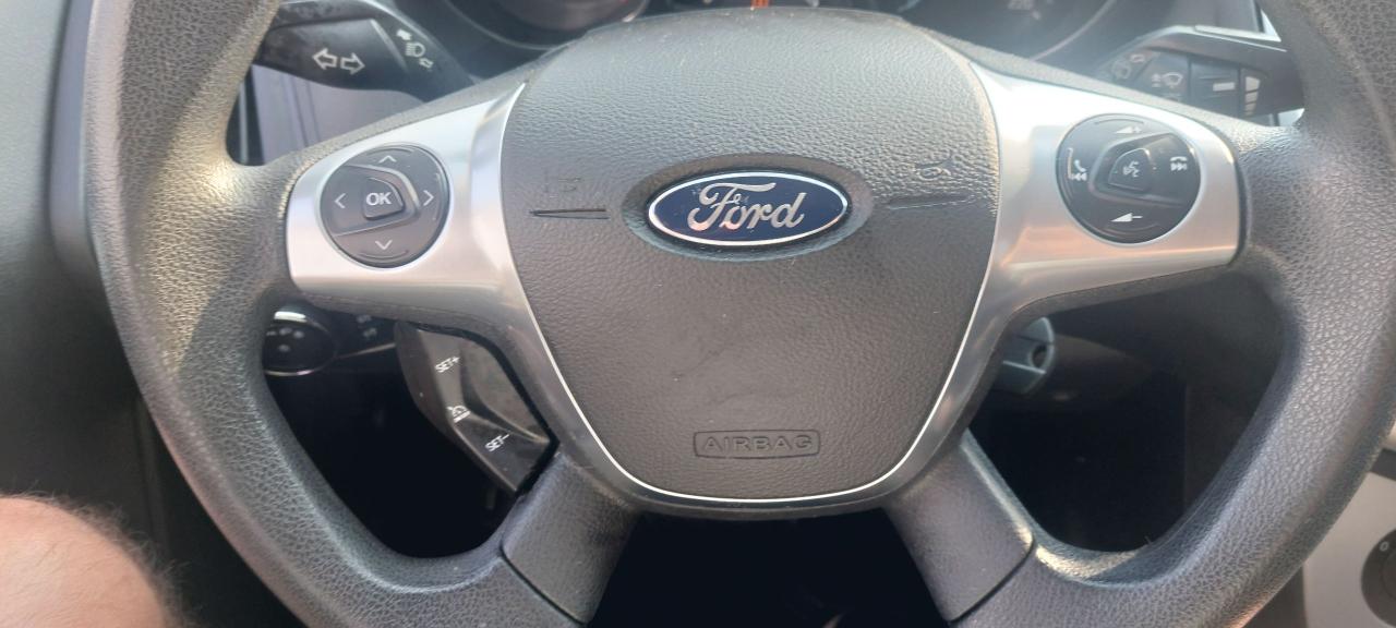 2014 Ford Focus SE - Photo #10