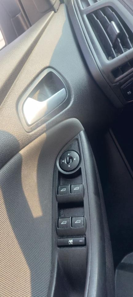 2014 Ford Focus SE - Photo #12