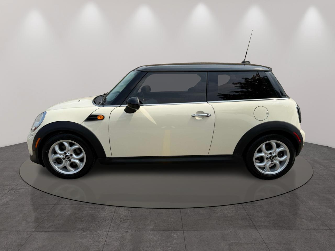 2013 MINI Cooper Hardtop 2dr Cpe Photo4