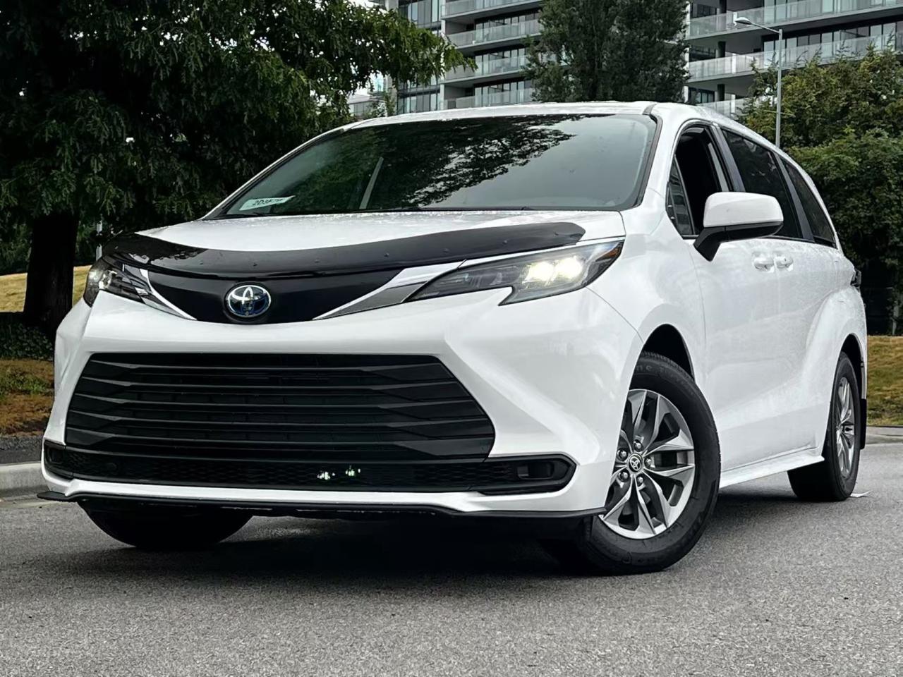 Used 2025 Toyota Sienna LE 8-Passenger AWD/ BRAND NEW for sale in Richmond, BC
