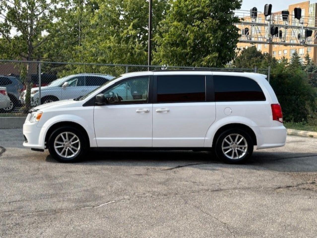 2020 Dodge Grand Caravan SXT **ONLY 46,000KM** BACK UP CAMERA-CERTIFIED! Photo