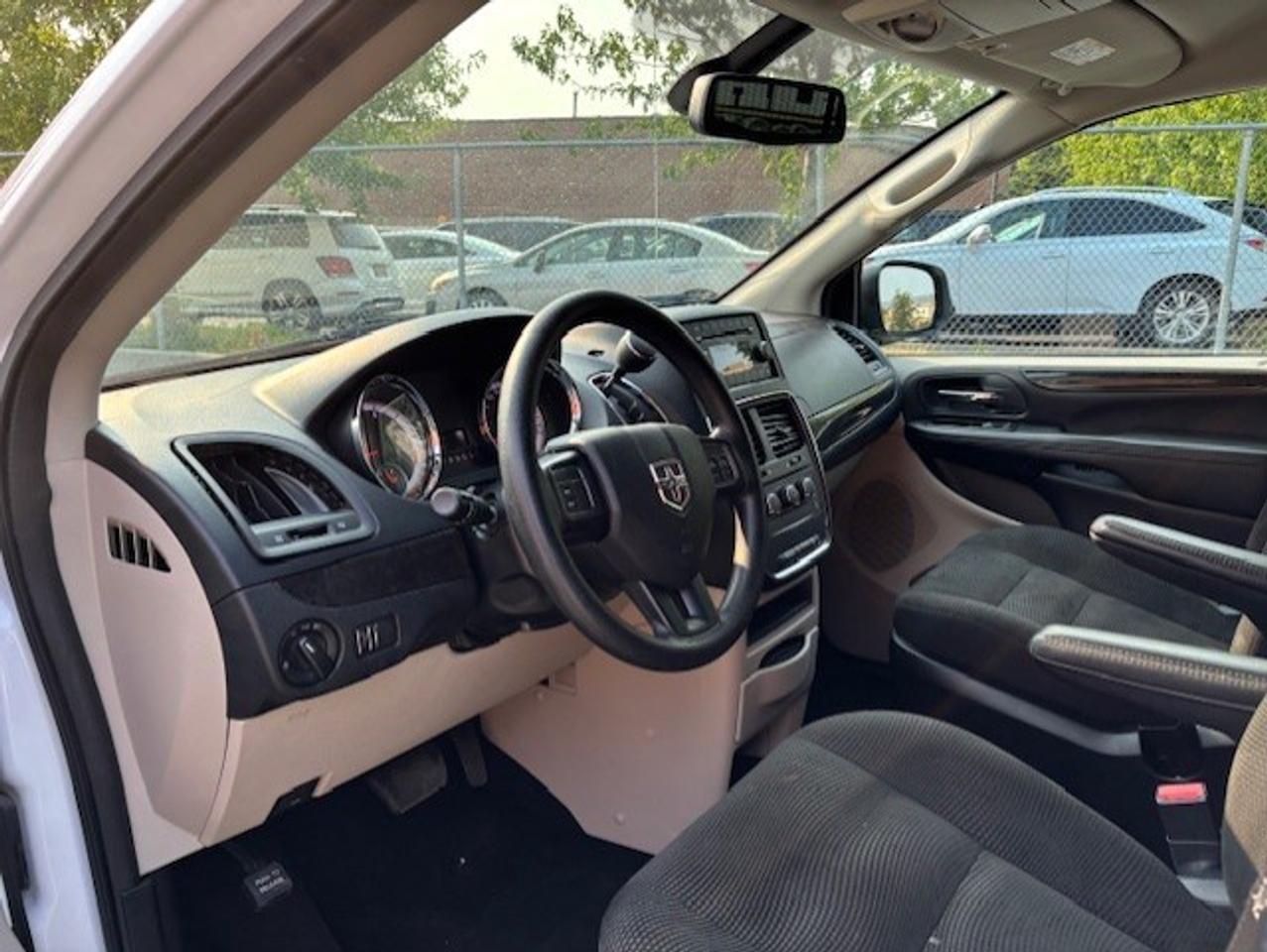 2020 Dodge Grand Caravan SXT **ONLY 46,000KM** BACK UP CAMERA-CERTIFIED! Photo