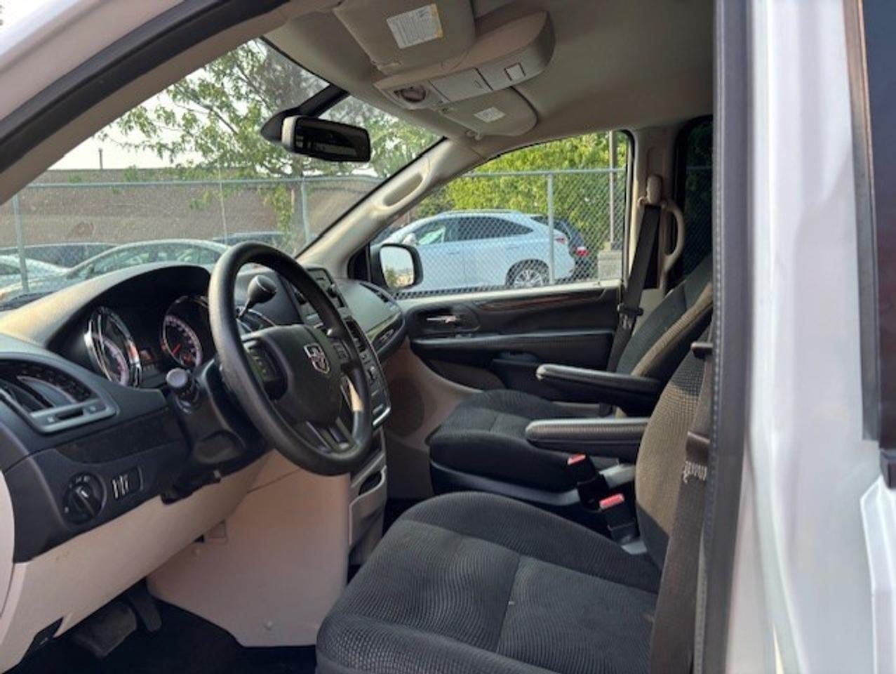 2020 Dodge Grand Caravan SXT **ONLY 46,000KM** BACK UP CAMERA-CERTIFIED! Photo