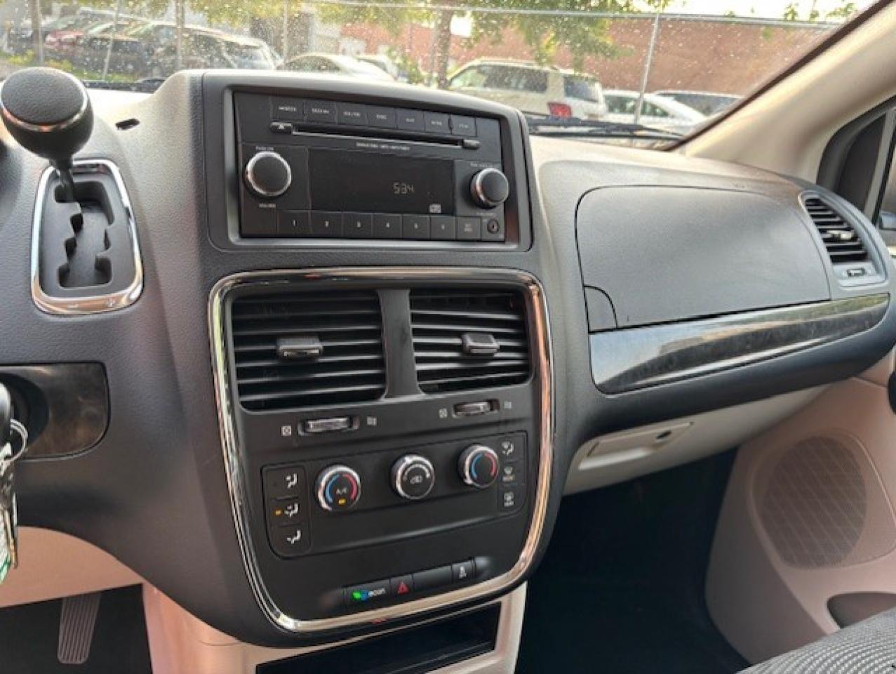 2020 Dodge Grand Caravan SXT **ONLY 46,000KM** BACK UP CAMERA-CERTIFIED! Photo