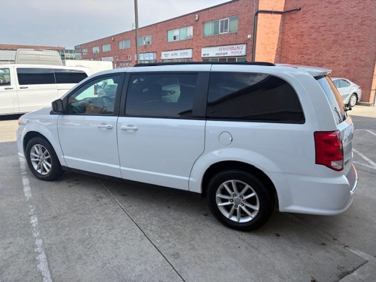 2020 Dodge Grand Caravan SXT **ONLY 46,000KM** BACK UP CAMERA-CERTIFIED! Photo