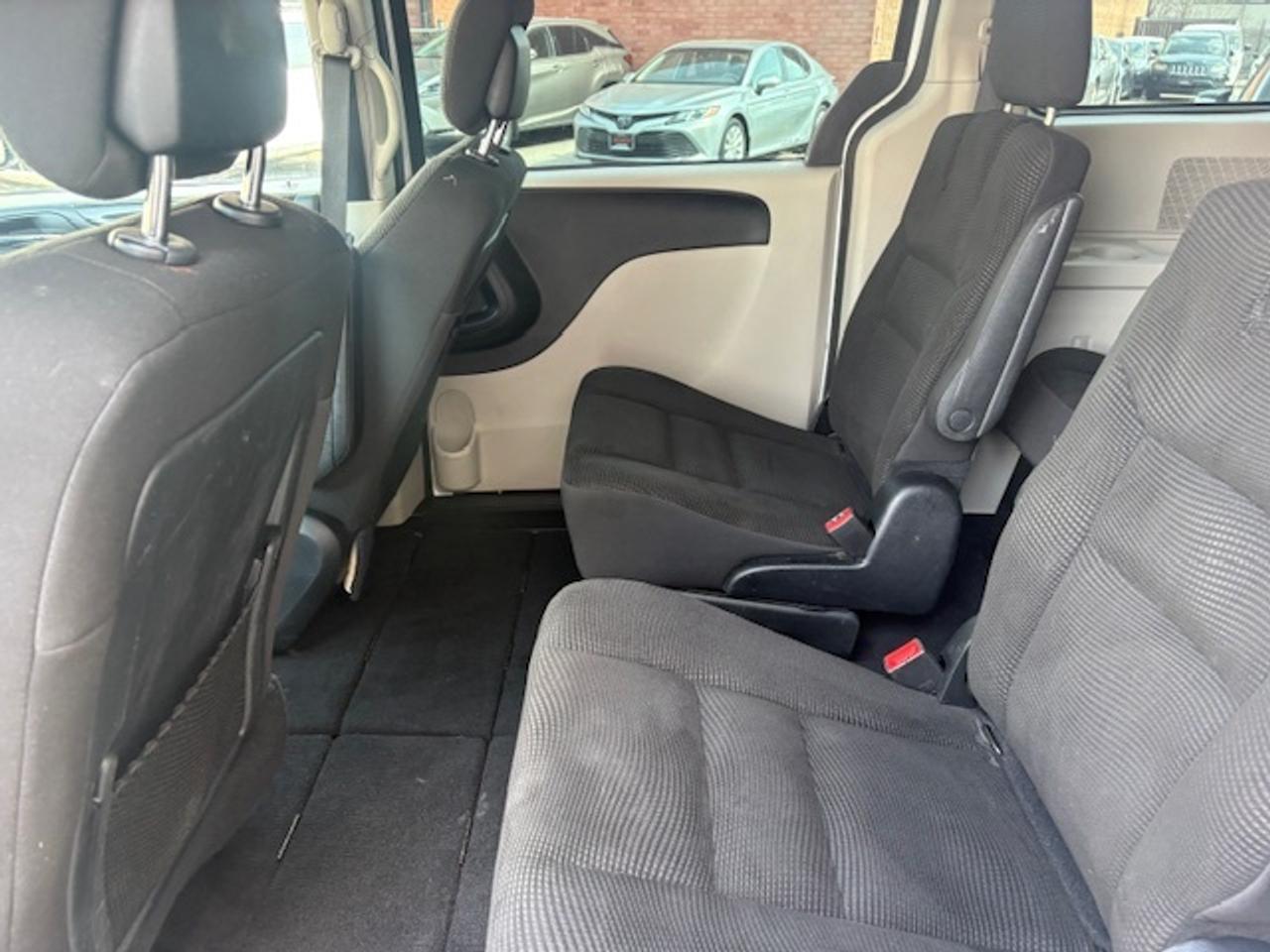 2020 Dodge Grand Caravan SXT **ONLY 46,000KM** BACK UP CAMERA-CERTIFIED! Photo