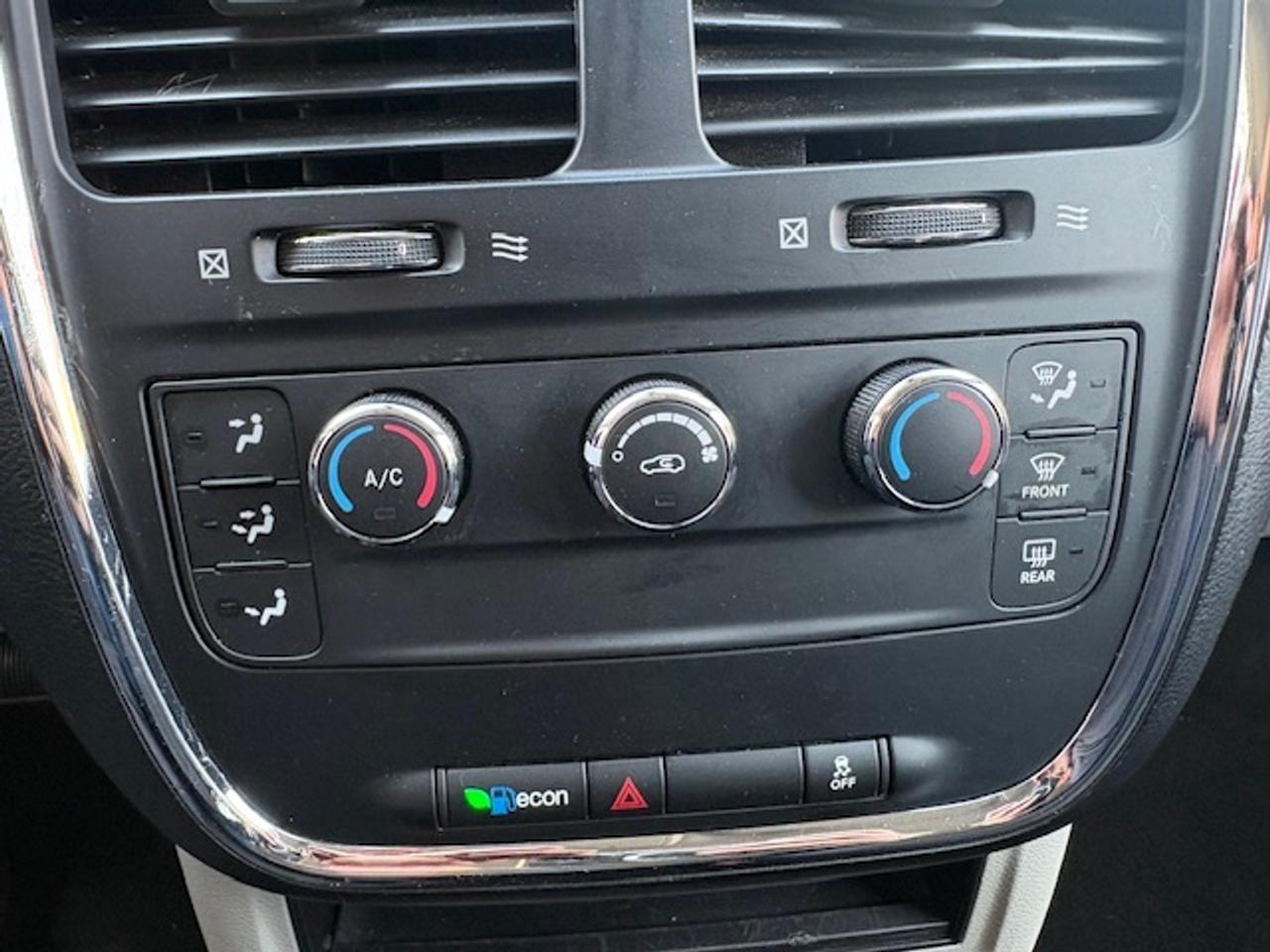 2020 Dodge Grand Caravan SXT **ONLY 46,000KM** BACK UP CAMERA-CERTIFIED! Photo