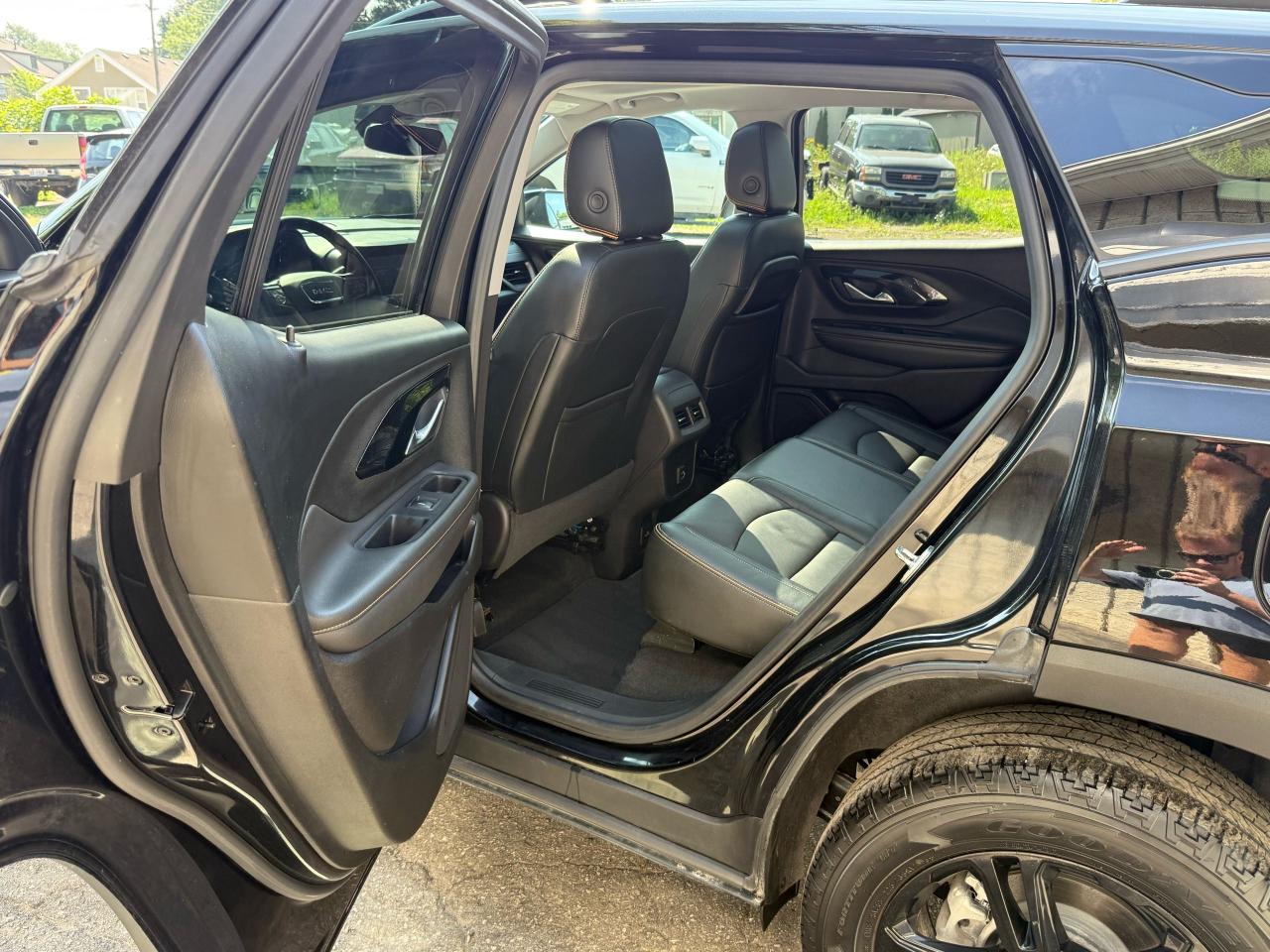 2023 GMC Terrain AT4 - Photo #7