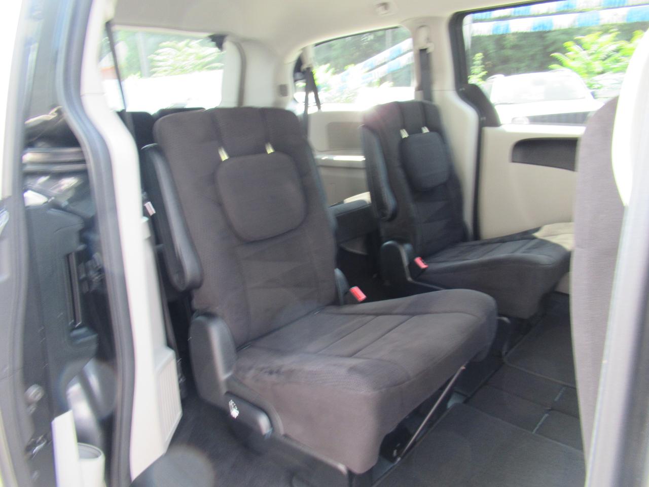 2012 Dodge Grand Caravan SXT - Photo #9