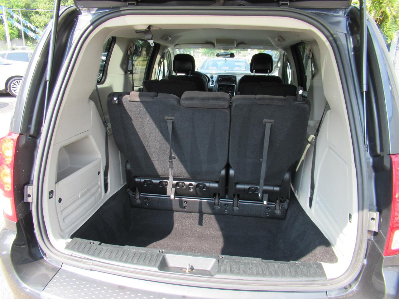 2012 Dodge Grand Caravan SXT - Photo #10