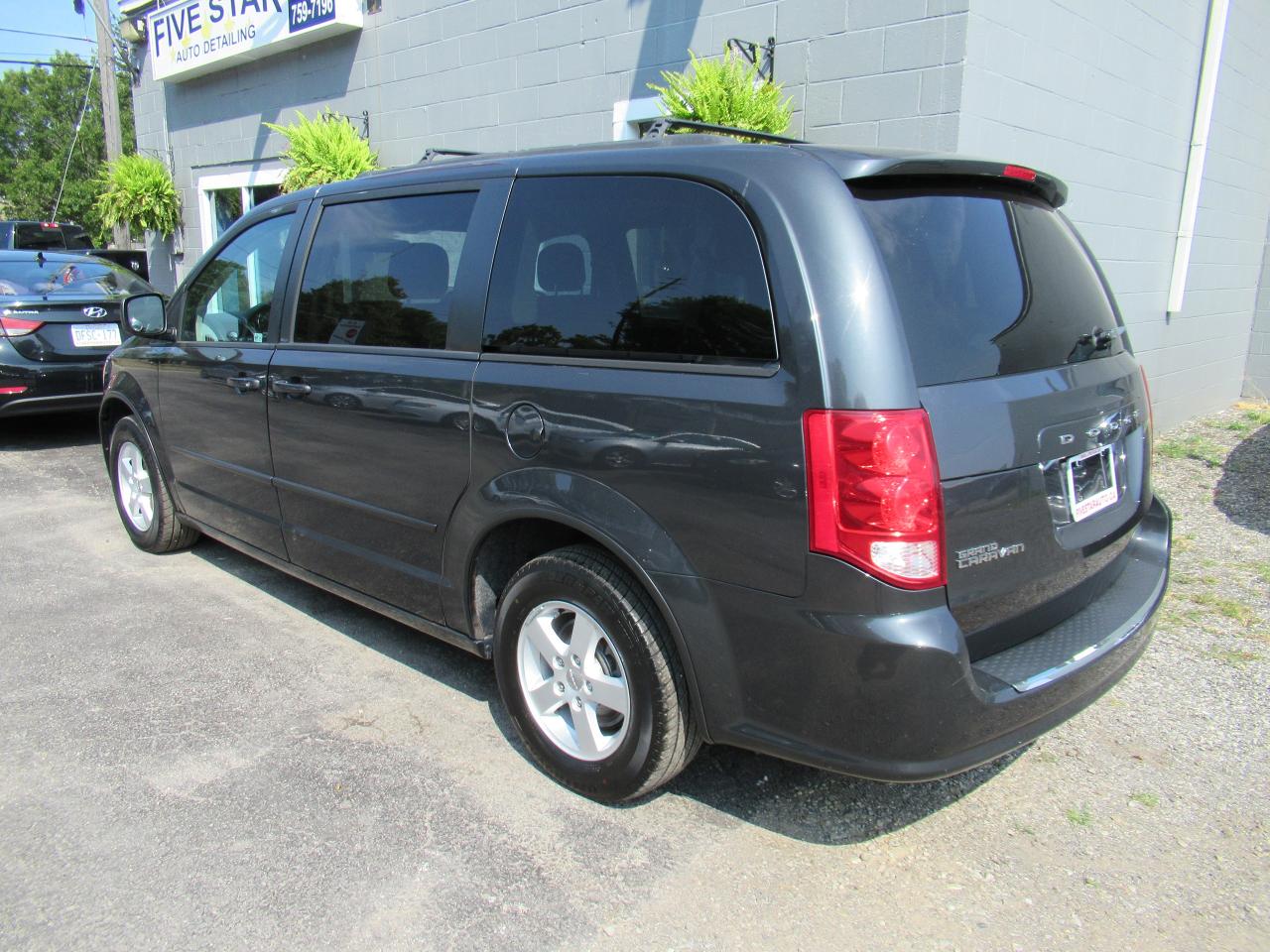 2012 Dodge Grand Caravan SXT Photo2